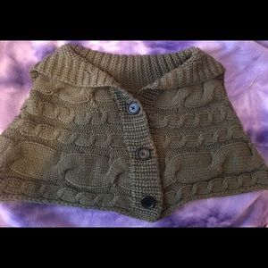 ~Rare~Cropped Button Poncho Size Small~